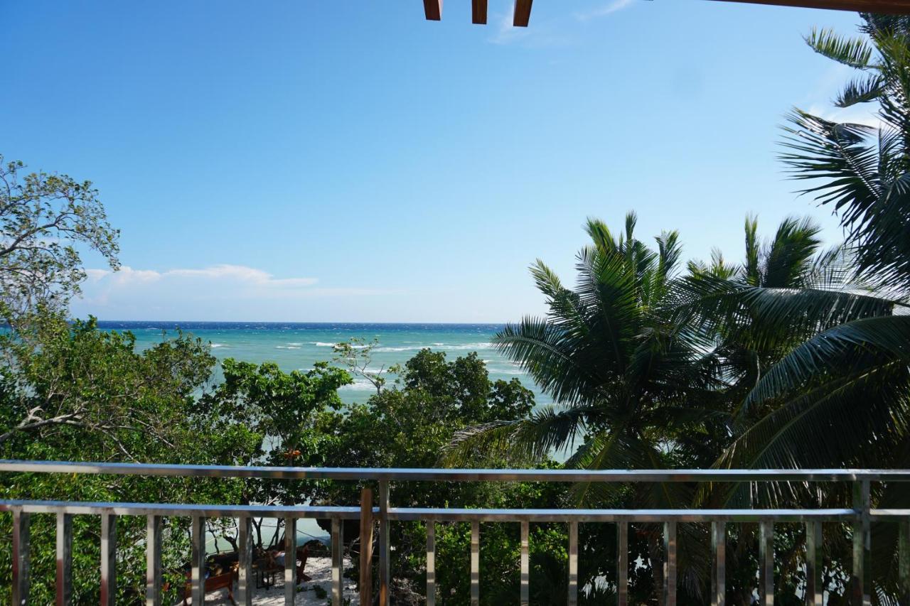 L Cafe Restobar & Lyn'S Guest House San Juan  Bagian luar foto