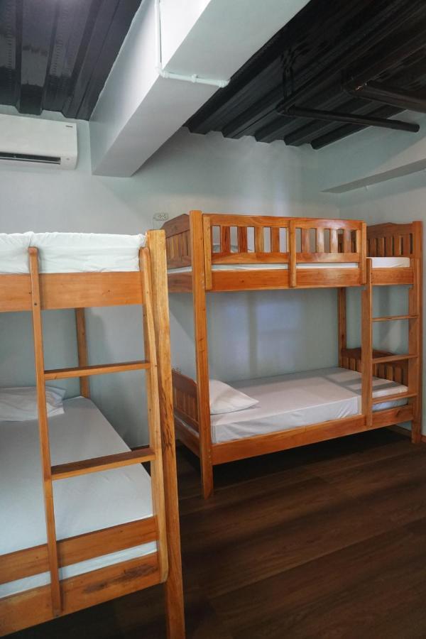 L Cafe Restobar & Lyn'S Guest House San Juan  Bagian luar foto