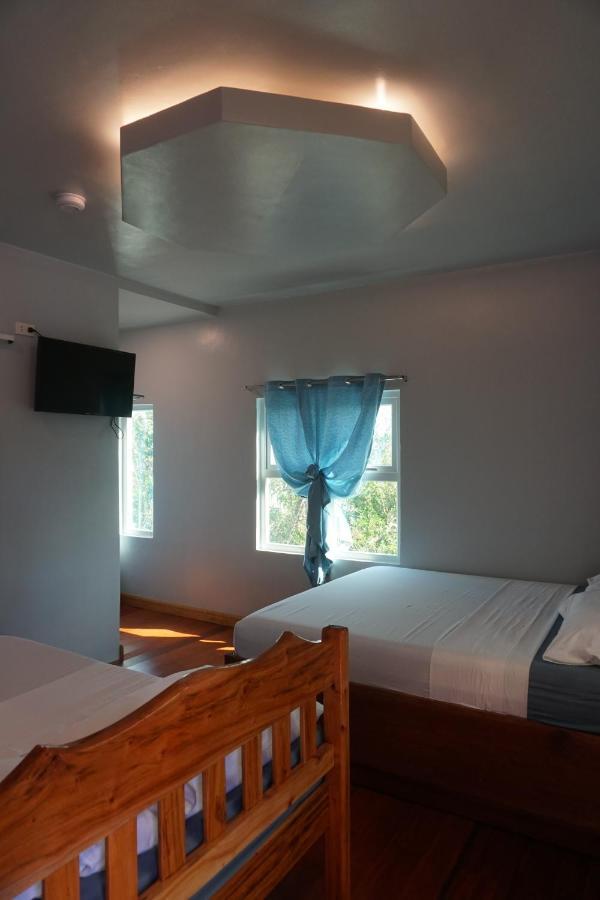 L Cafe Restobar & Lyn'S Guest House San Juan  Bagian luar foto
