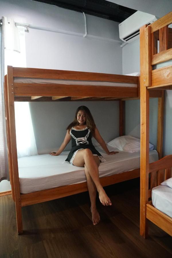 L Cafe Restobar & Lyn'S Guest House San Juan  Bagian luar foto