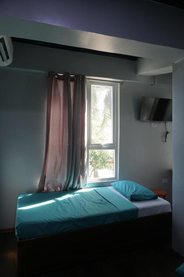 L Cafe Restobar & Lyn'S Guest House San Juan  Bagian luar foto