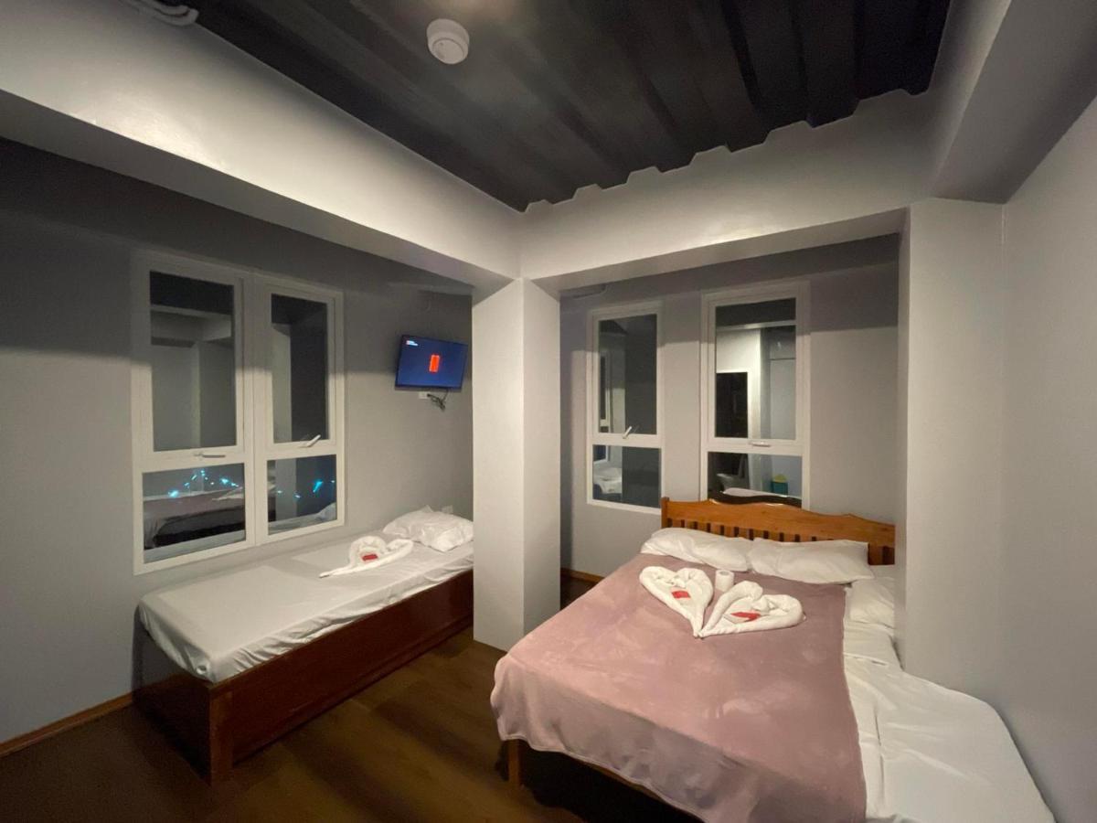 L Cafe Restobar & Lyn'S Guest House San Juan  Bagian luar foto