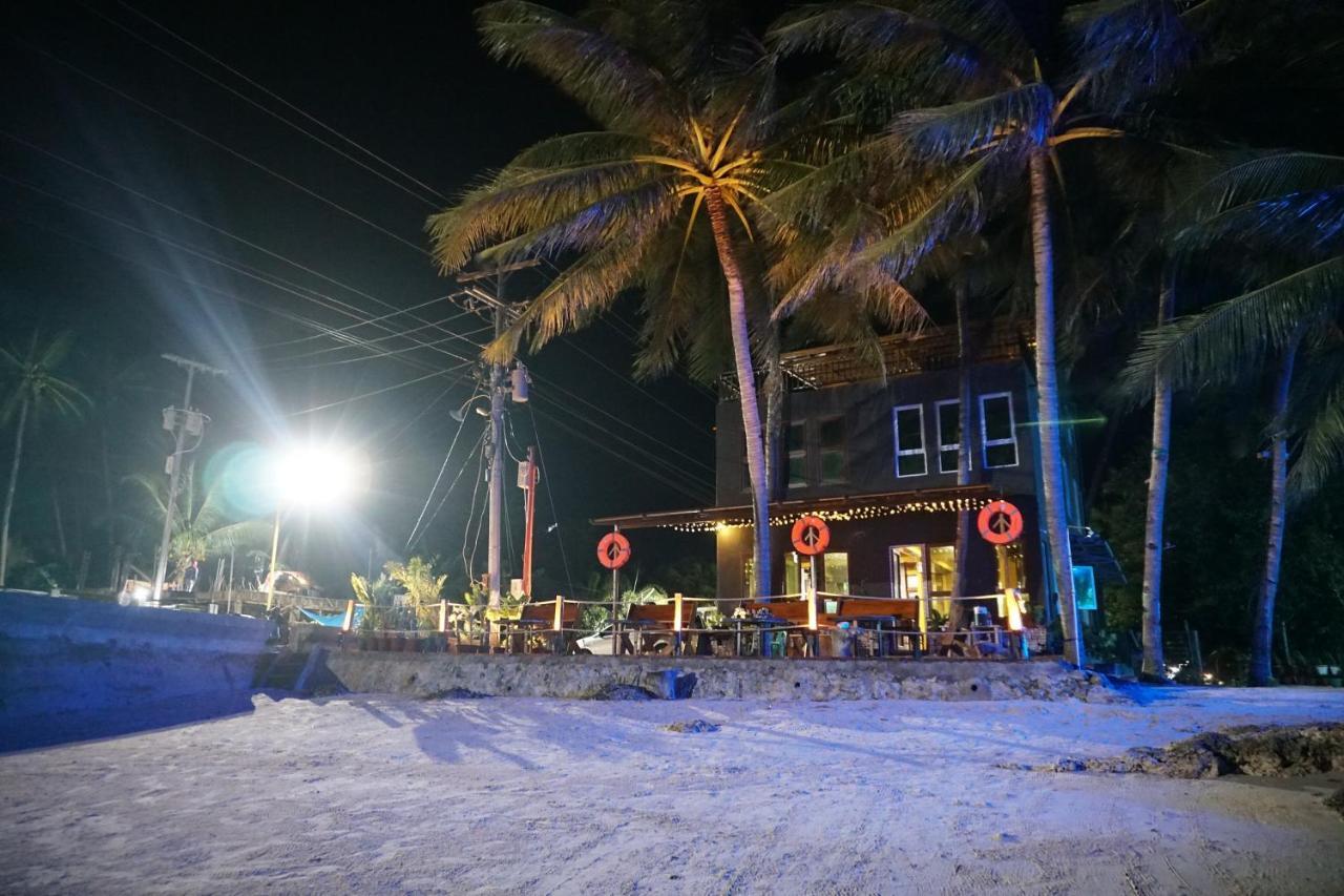 L Cafe Restobar & Lyn'S Guest House San Juan  Bagian luar foto