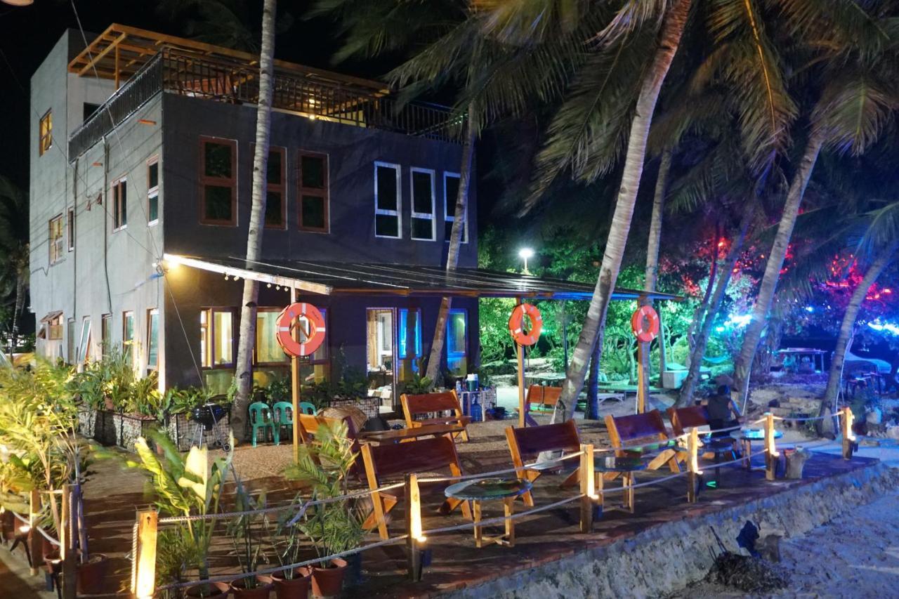 L Cafe Restobar & Lyn'S Guest House San Juan  Bagian luar foto