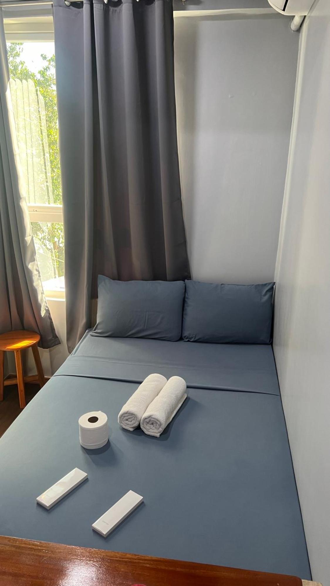 L Cafe Restobar & Lyn'S Guest House San Juan  Bagian luar foto