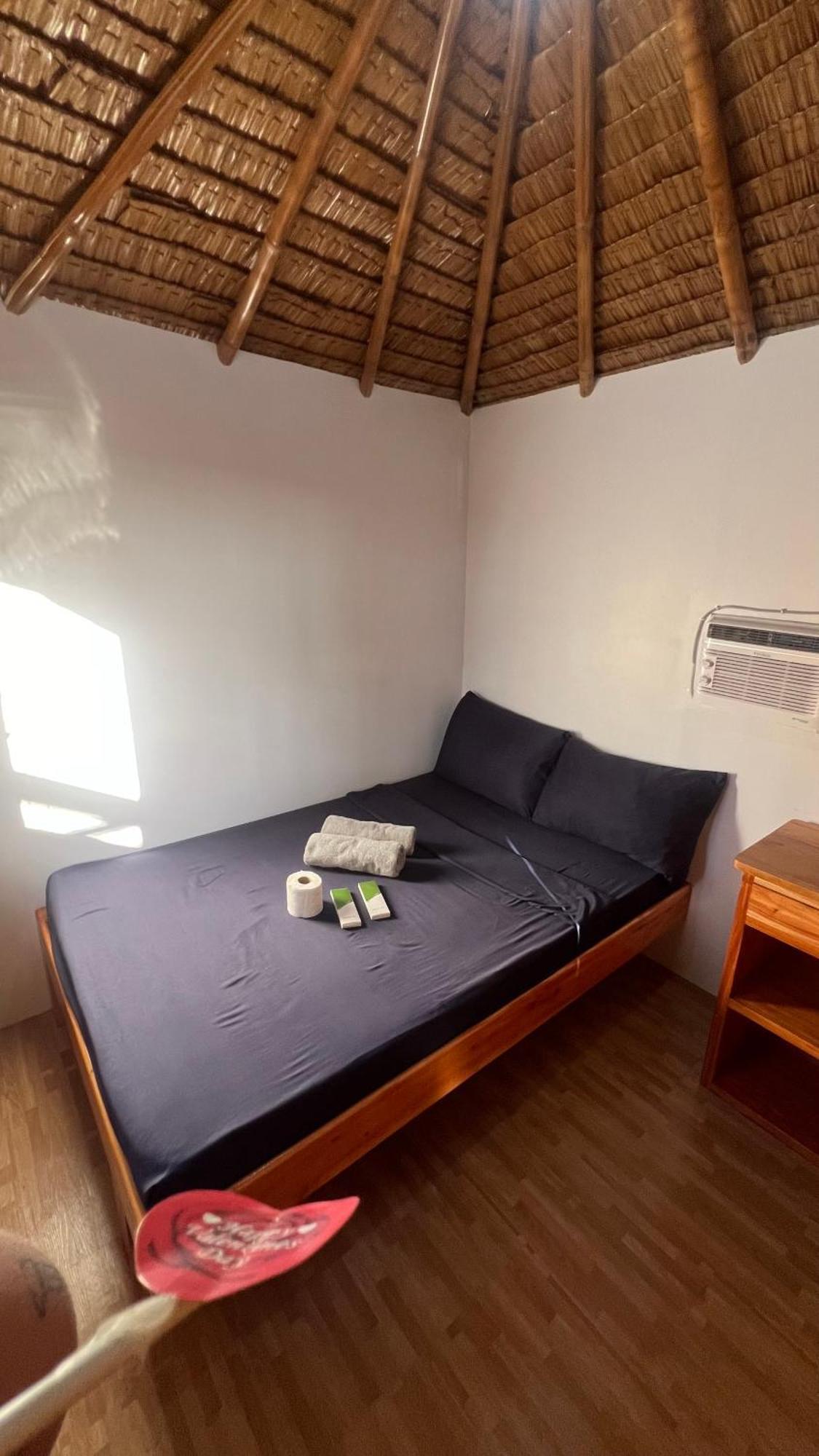 L Cafe Restobar & Lyn'S Guest House San Juan  Bagian luar foto