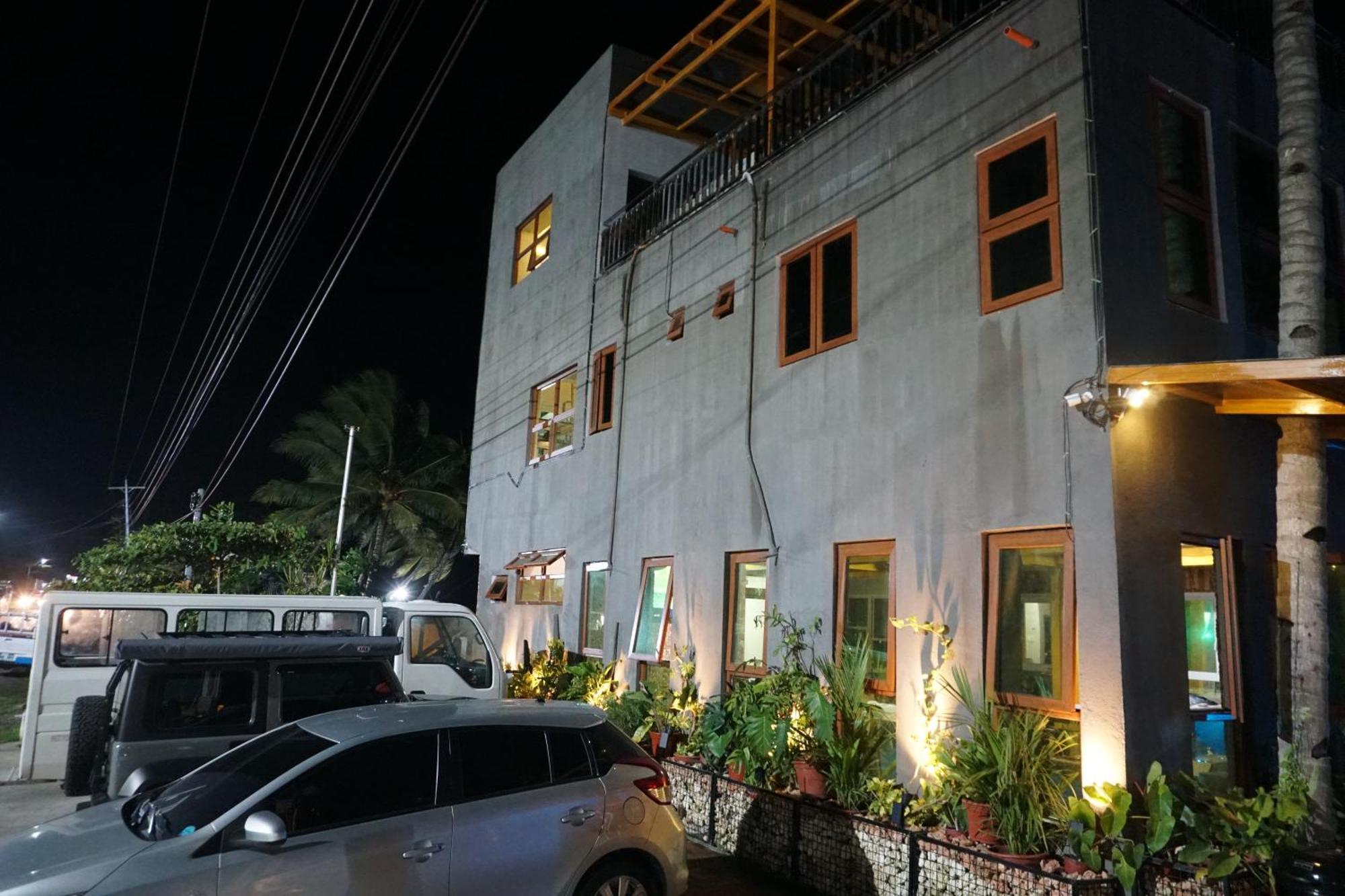 L Cafe Restobar & Lyn'S Guest House San Juan  Bagian luar foto