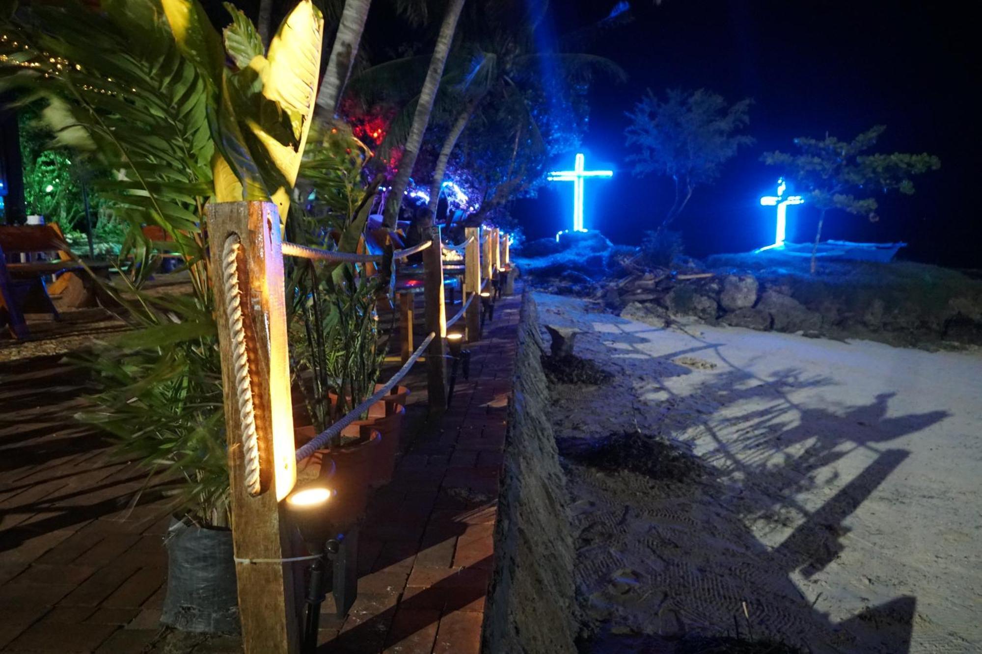 L Cafe Restobar & Lyn'S Guest House San Juan  Bagian luar foto