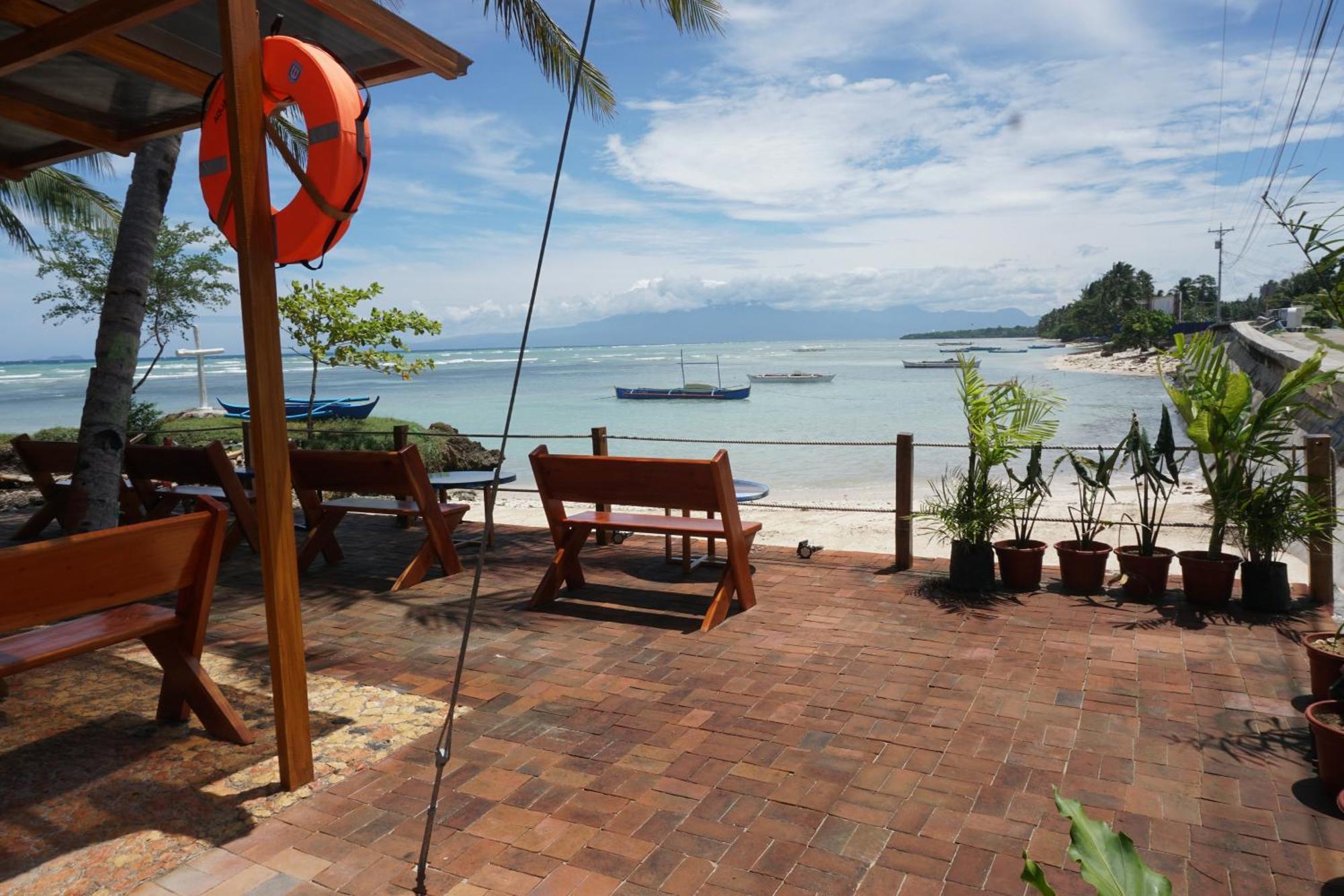 L Cafe Restobar & Lyn'S Guest House San Juan  Bagian luar foto