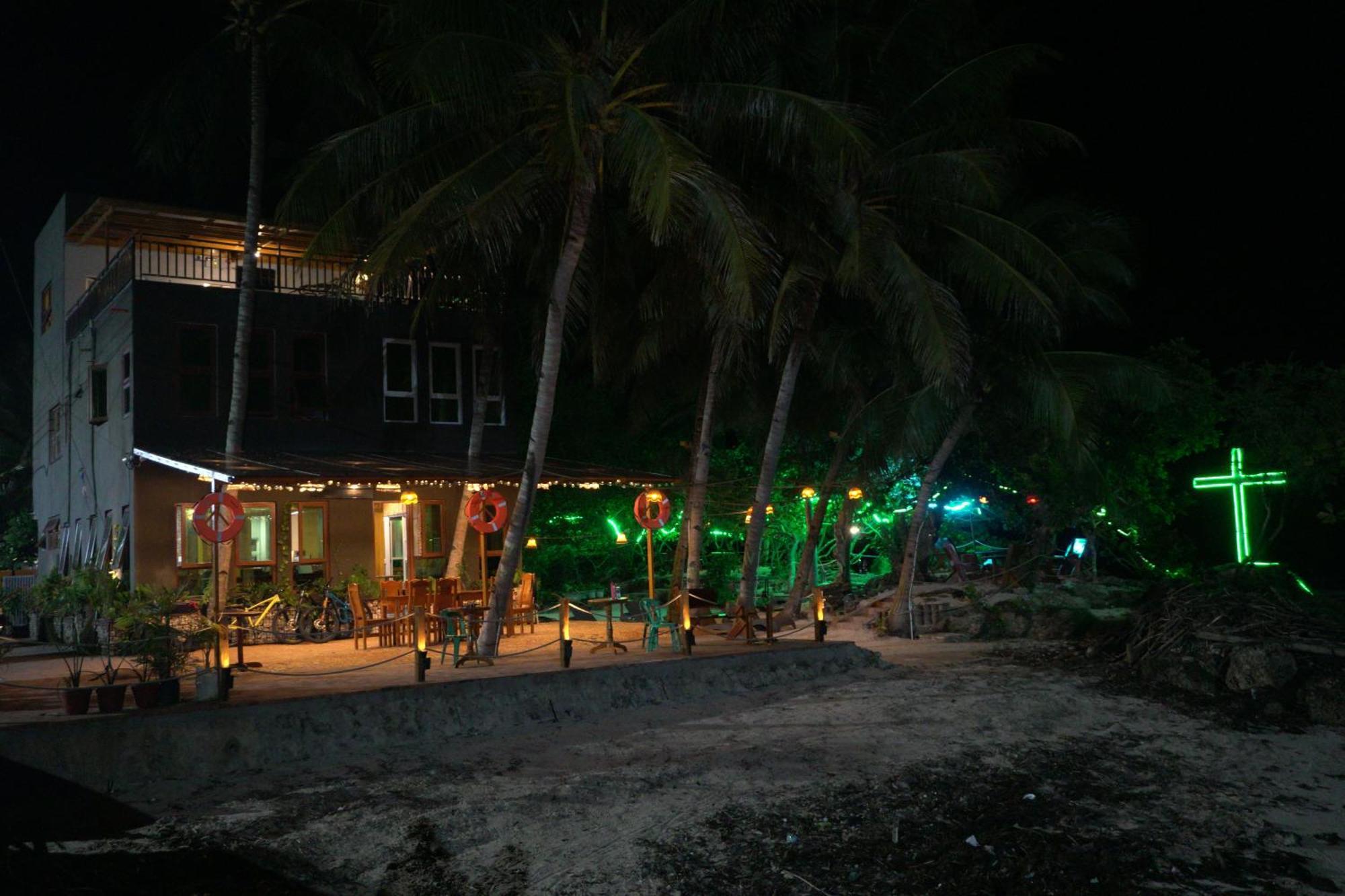 L Cafe Restobar & Lyn'S Guest House San Juan  Bagian luar foto